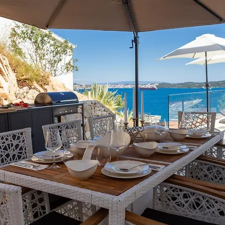 Adria View With Heated Pool I Vila