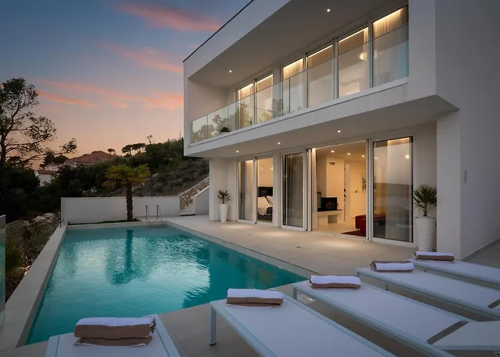 Adria View With Heated Pool I 빌라