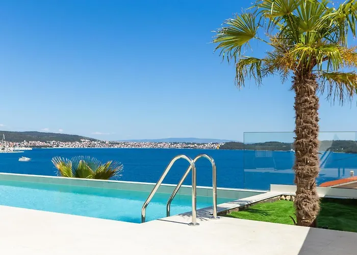 Adria View With Heated Pool I 빌라