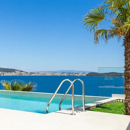 Adria View With Heated Pool I Willa