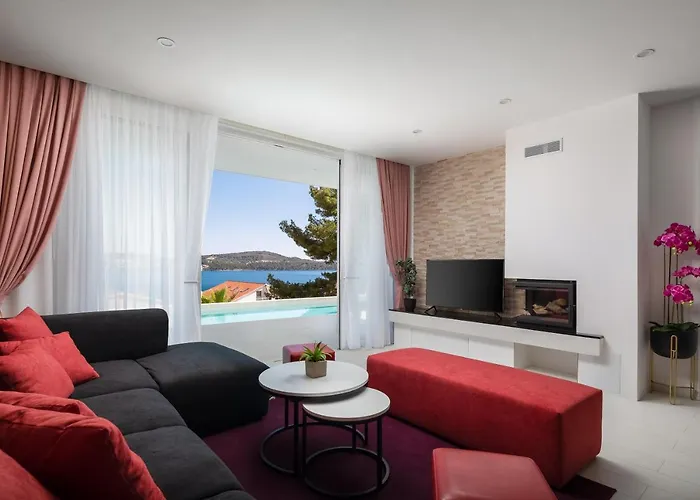 Adria View With Heated Pool I Vila Trogir