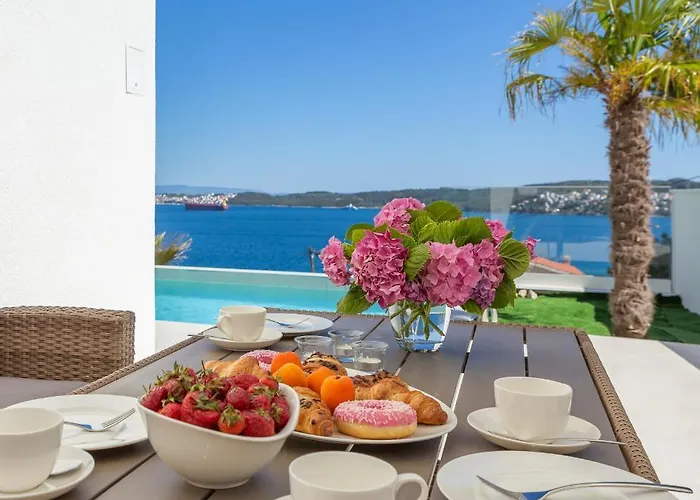 Adria View With Heated Pool I Vila *